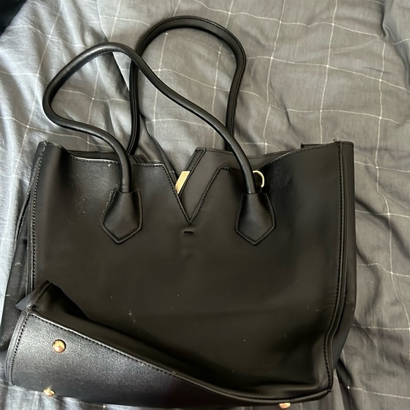 Black and White Structured Tote Bag with Gold Hardware - Picture 2 of 4